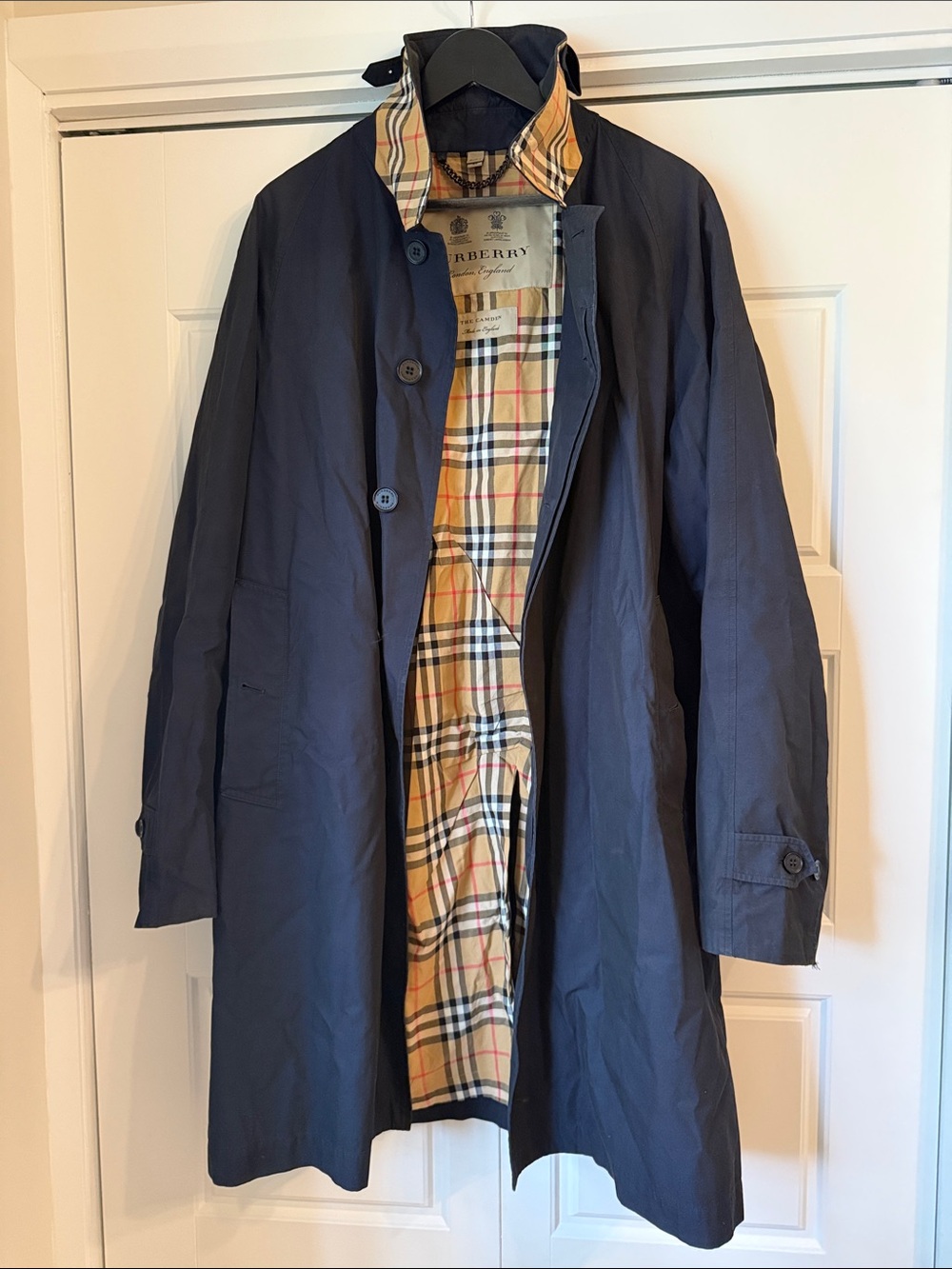 Burberry men’s Camden Navy Trench Coat with Signature Check Lining